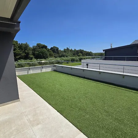 Centinera Mit Pool In Meernaehe * Banjole