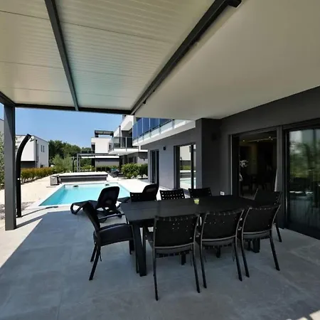 Villa Centinera Mit Pool In Meernaehe *