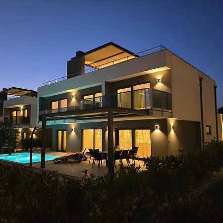 Centinera Mit Pool In Meernaehe Villa Banjole
