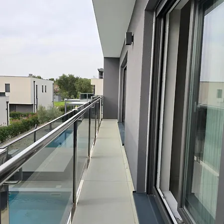 Centinera Mit Pool In Meernaehe