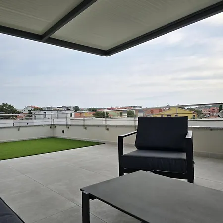 Centinera Mit Pool In Meernaehe Villa