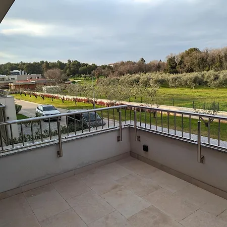 Centinera Mit Pool In Meernaehe