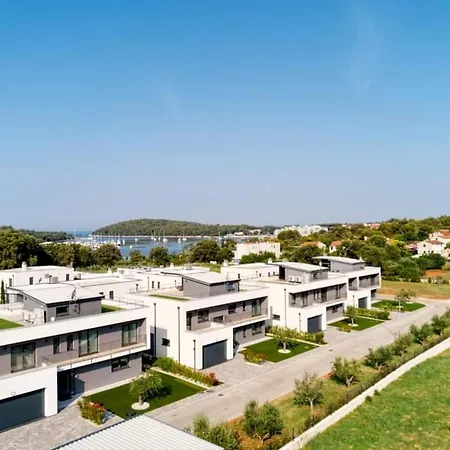 Centinera Mit Pool In Meernaehe Vila Banjole