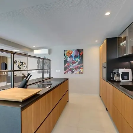 Centinera Mit Pool In Meernaehe Willa *