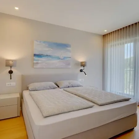 Centinera Mit Pool In Meernaehe * Banjole