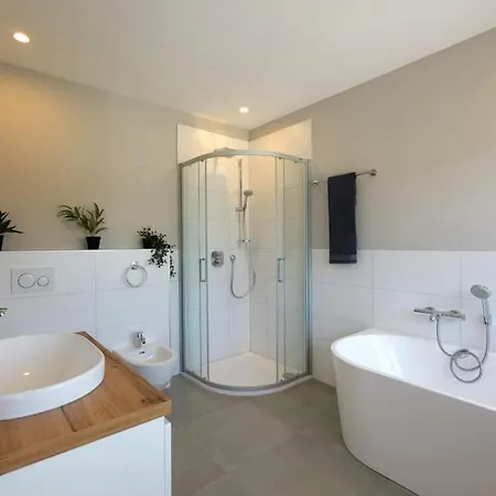 Centinera Mit Pool In Meernaehe