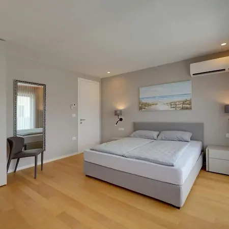 Willa Centinera Mit Pool In Meernaehe