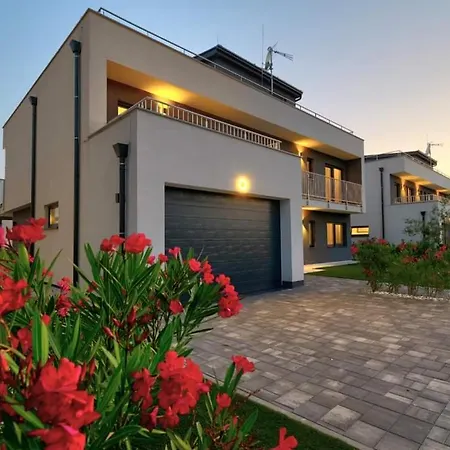 Centinera Mit Pool In Meernaehe * Banjole