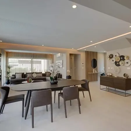 Centinera Mit Pool In Meernaehe *